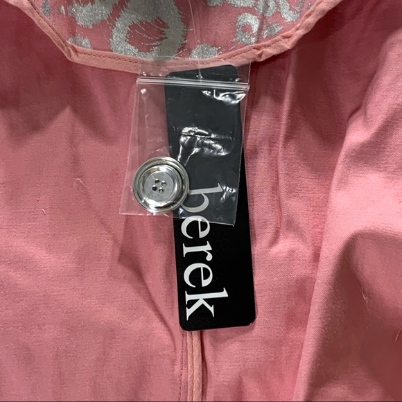 NWT 💥💥5 Star Rated💥💥Pink Metallic Animal Blazer - Picture 3 of 6